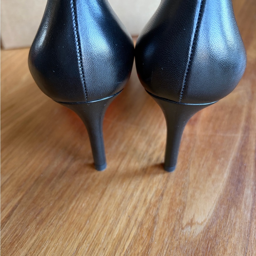 Christian Louboutin Simple Pump 70 Black Leather Heels with Iconic Red Soles - Picture 6 of 8